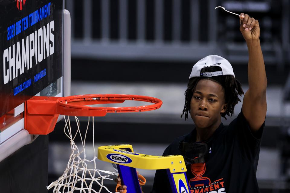 Illinois star Ayo Dosunmu celebrates the Fighting Illini's win over Ohio State in the Big Ten title game. Both teams are in action Friday in the first round of the NCAA Tournament.