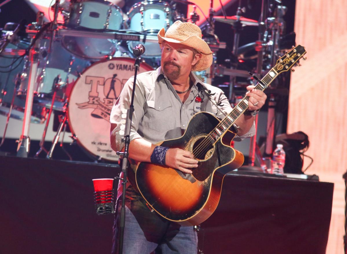Toby Keith reveals stomach cancer battle, tells fans he'll see them ...