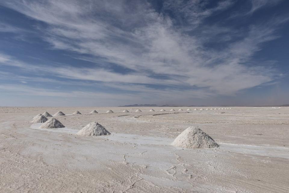 <p>El Salar de Uyuni, en Bolivia, es la mayor planicie continua de sal del mundo. Fue la locación ideal para recrear el mundo de Crait de ‘Star Wars’ y es también una importante fuente de minerales, con los mayores depósitos de litio del planeta. (Bloomberg) </p>