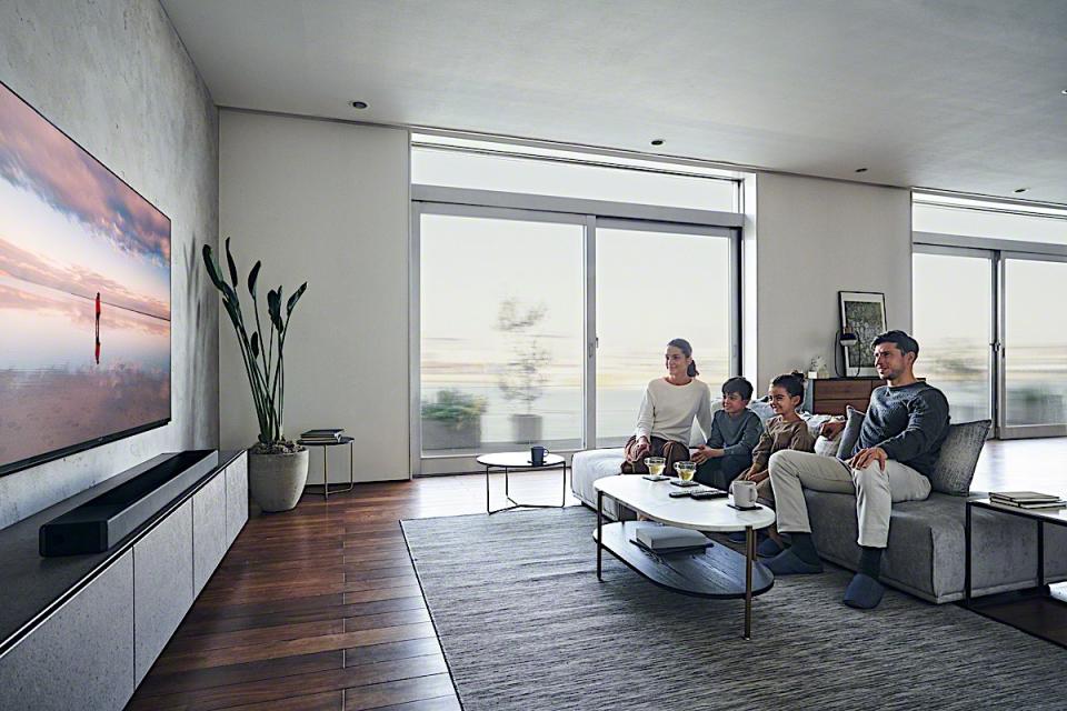 <p>Sony HT-A7000 soundbar, SA-SW5 subwoofer, SA-SW3 subwoofer and SA-RS3S speakers.</p> 