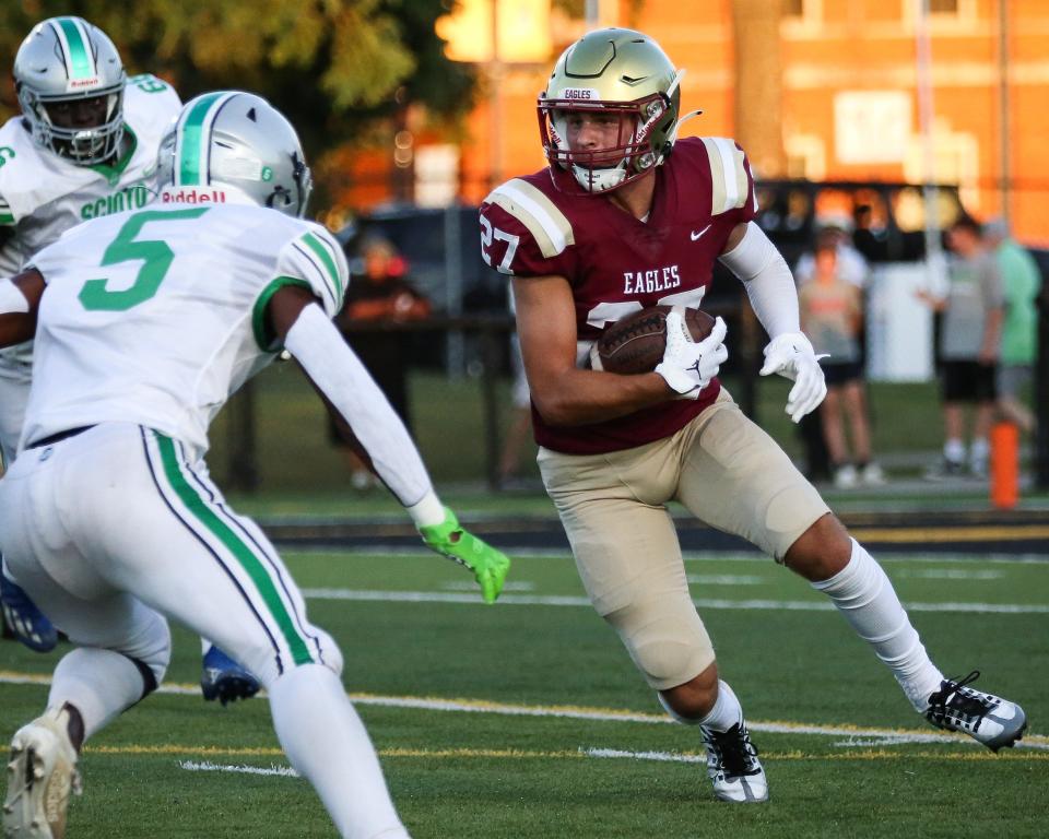 Watterson’s Brandon Trout carries the ball against Dublin Scioto on Aug. 26.