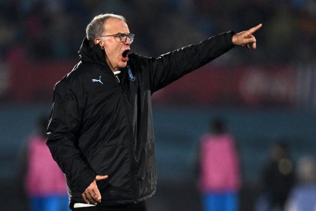 Bielsa debutó en Uruguay y derrotó a Chile en su primer partido en