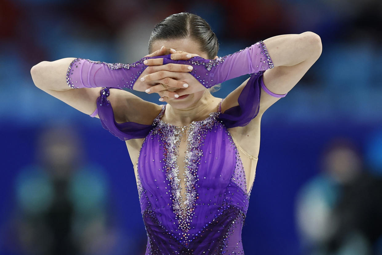La rusa Kamila Valieva se quiebra anímicamente tras completar el programa corto de la prueba femenina de patinaje artístico en los Juegos Olímpicos de Invierno Beijing 2022. (Foto: Reuters/Evgenia Novozhenina)