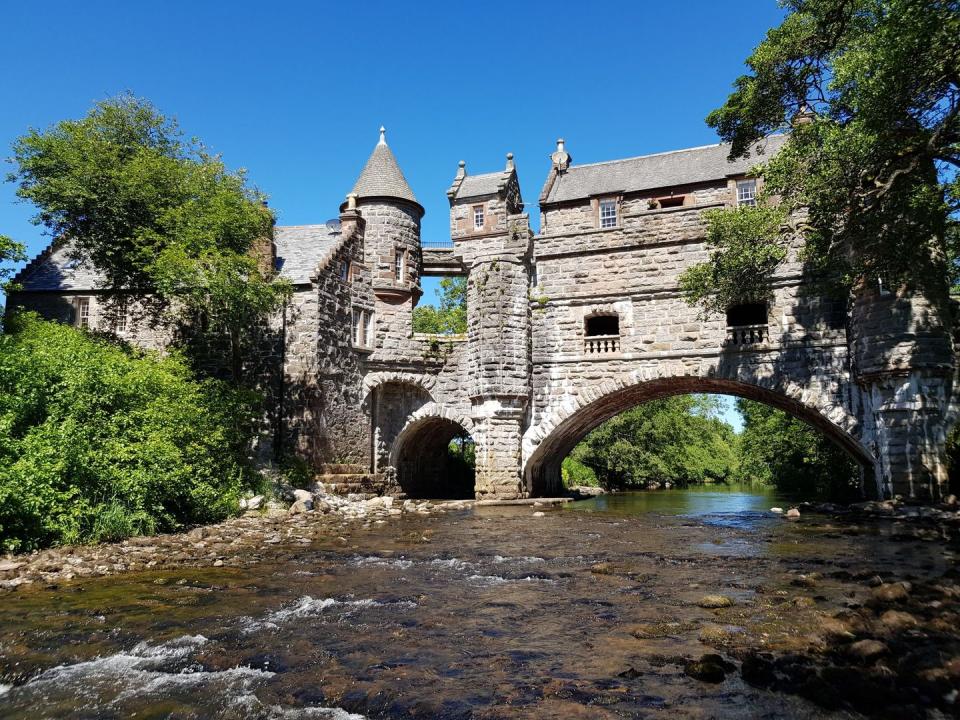 6) The Bridge House, Ballintuim, Scotland