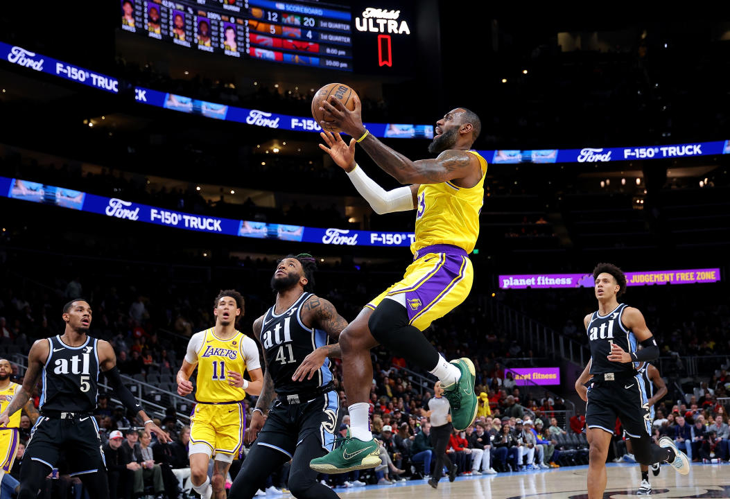 LeBron James（上籃者）此戰拿下20分。（Photo by Kevin C. Cox/Getty Images）