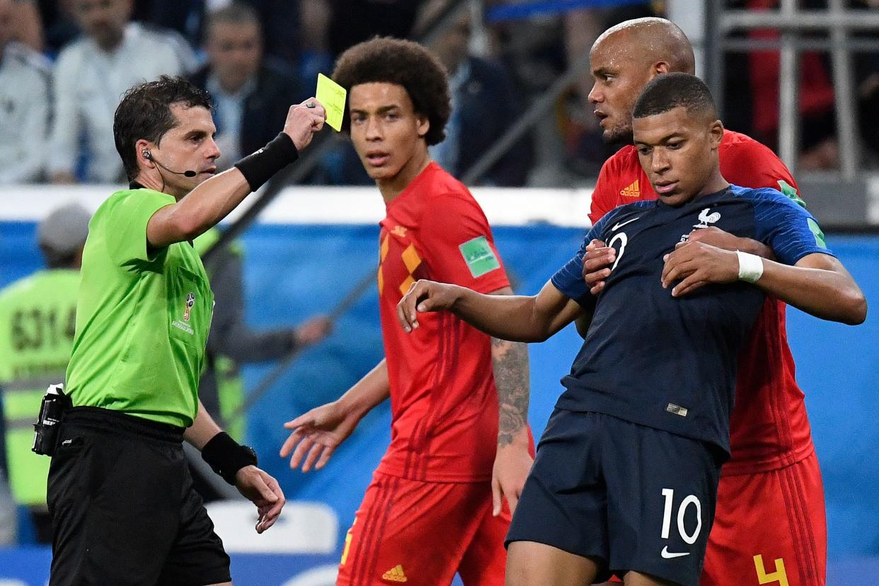 Mbappé, amonestado durante el Francia-Bélgica. | Foto: Getty