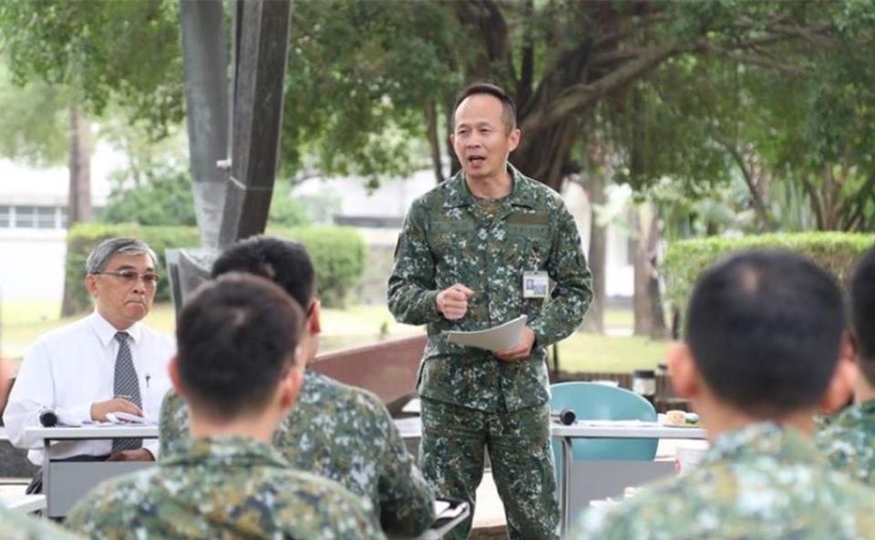 陸軍司令部副參謀長黃先任11月將升任為馬防部指揮官，並晉任為中將。（摘自《青年日報》）