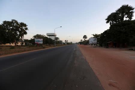 An empty road is seen a day after President Jammeh's mandate expired, in Banjul, Gambia. January 19, 2017 REUTERS/Afolabi Sotunde