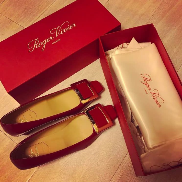 Moka Fang posted a photo on Instagram showing a pair of red shoes she would be wearing on her wedding day. (Yahoo Hong Kong/ Instagram)