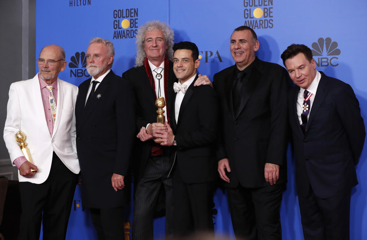 (L-R) Jim Beach, Roger Taylor, Brian May, Rami Malek with his Best Performance by an Actor in a Motion Picture – Drama, Graham King and Mike Myers pose backstage with their Best Motion Picture – Drama for “Bohemian Rhapsody” REUTERS/Mario Anzuoni