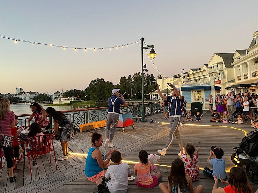 Performers on the boardwalk.