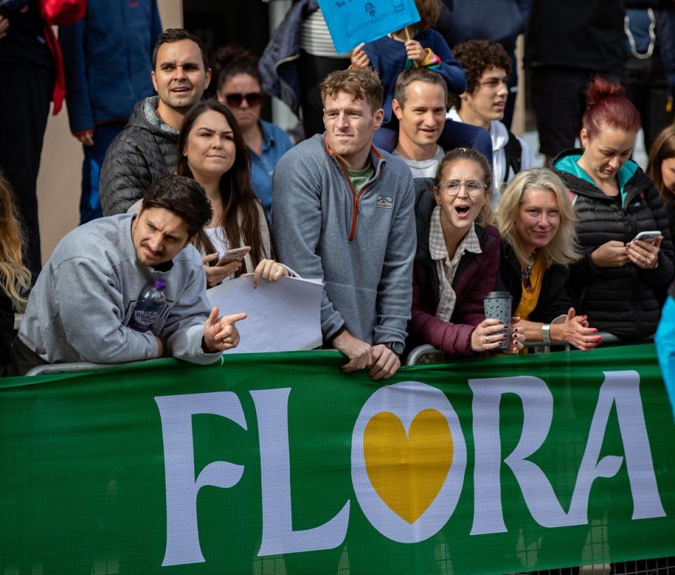 Supporters at the Cutty Sark in Greenwich (Ian Roman for Virgin Money London Marathon)