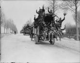 <p>Canadian troops celebrate as they return from Vimy Ridge in April 1917. Photo from Library and Archives Canada. </p>