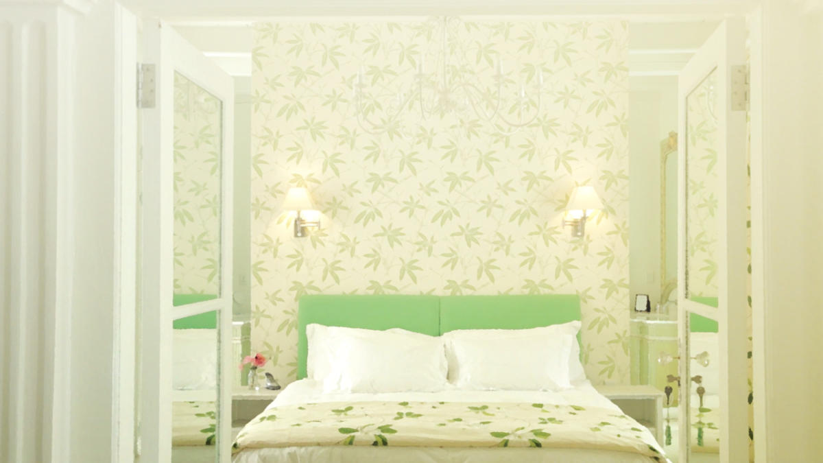 Erin Napier s Peel And Stick Wallpaper Collection Is A Beautiful Homage