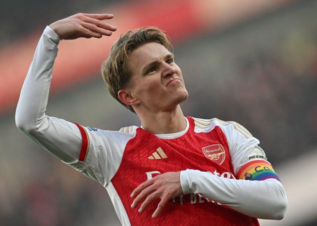 Arsenal vs Wolves highlights - Saka and Odegaard goals enough to keep  Gunners top amid nervy end 