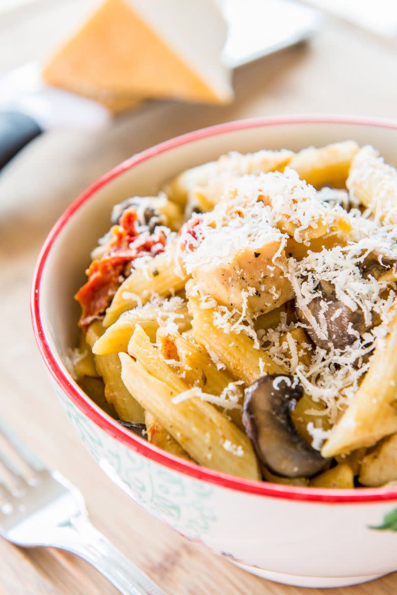 Penne Pasta with Mushrooms, Chicken, and Sun-Dried Tomatoes