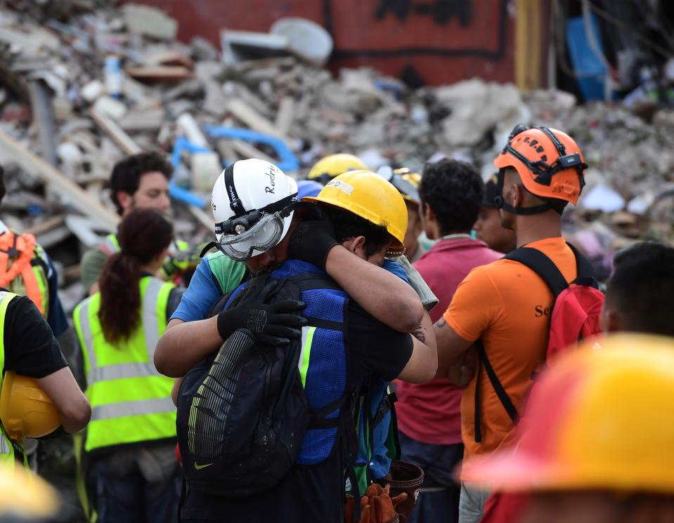 7.1 magnitude earthquake rocks Mexico City