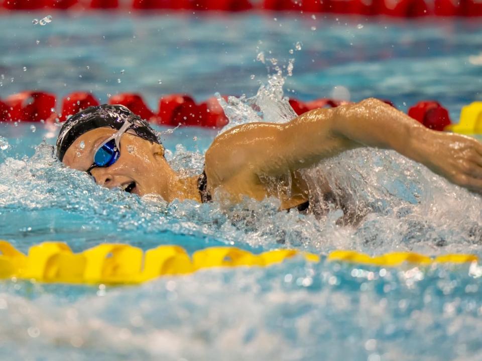 Canada's Summer McIntosh, seen above during a World Cup meet last October, broke her own national and world junior record in the women's 200-metre freestyle on Friday at the Pro Swim Series event in Fort Lauderdale, Fla., clocking 1:54.13. (Frank Gunn/The Canadian Press - image credit)