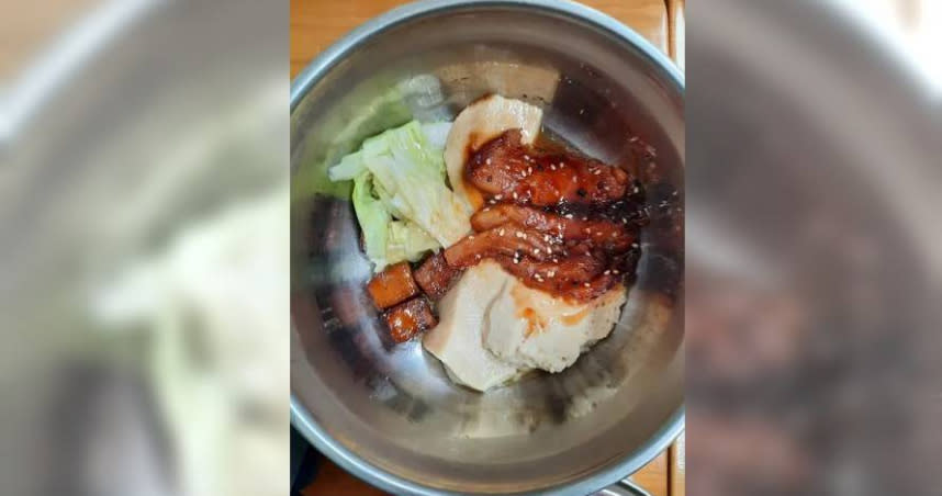網友PO出北一女的妹妹午餐，指出北一女學生餐廳這樣就要價76元還沒有飯。（圖／翻攝自DCARD）