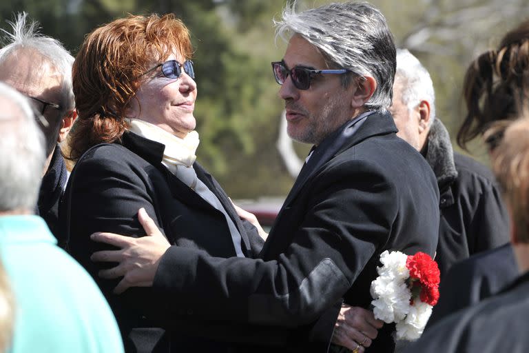 Cecilia Rosetto y Pablo Echarri en el último adiós a Pepe Soriano