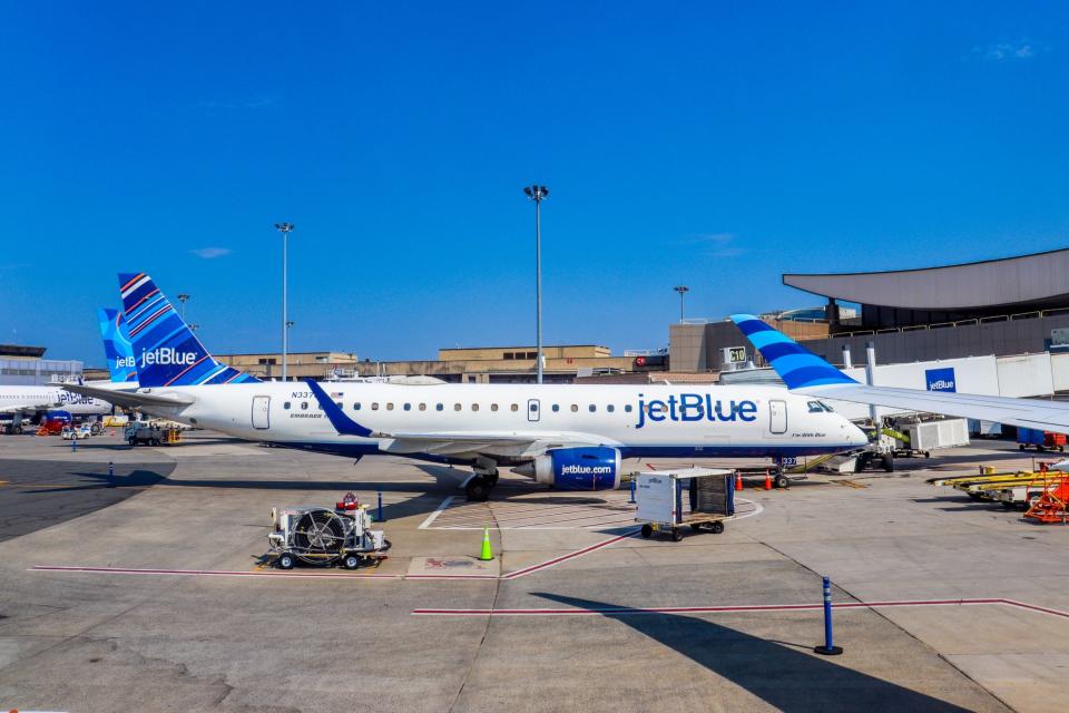 JetBlue Airways Airbus A220-300 Flight