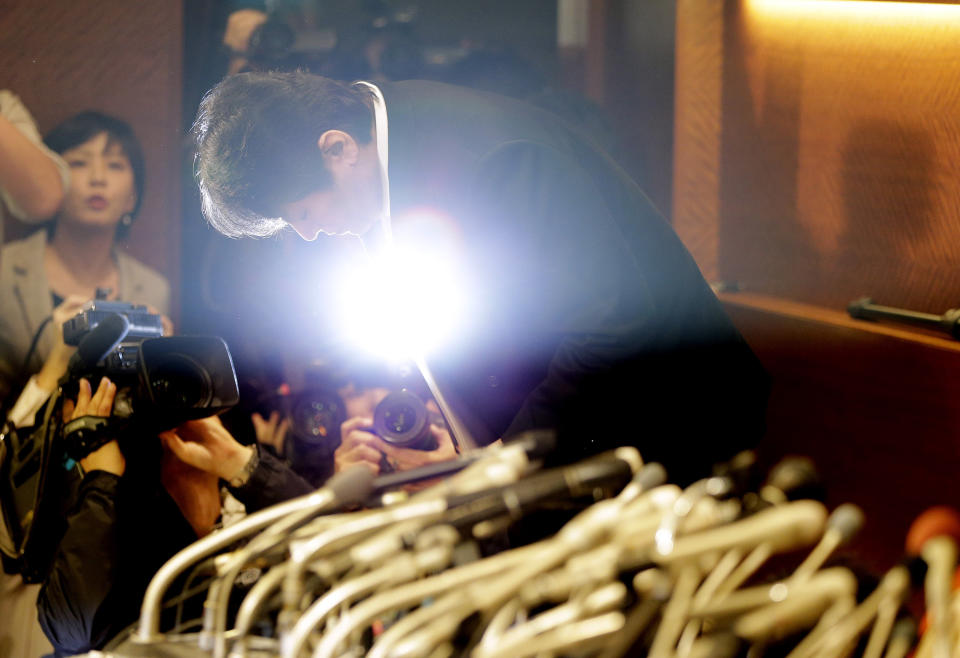 Mamoru Samuragochi bows during a press conference in Tokyo, Friday, March 7, 2014. The man once lauded as "Japan's Beethoven" bowed repeatedly and apologized Friday at his first media appearance since it was revealed last month that his famed musical compositions were ghostwritten and he wasn't completely deaf. (AP Photo/Shuji Kajiyama)