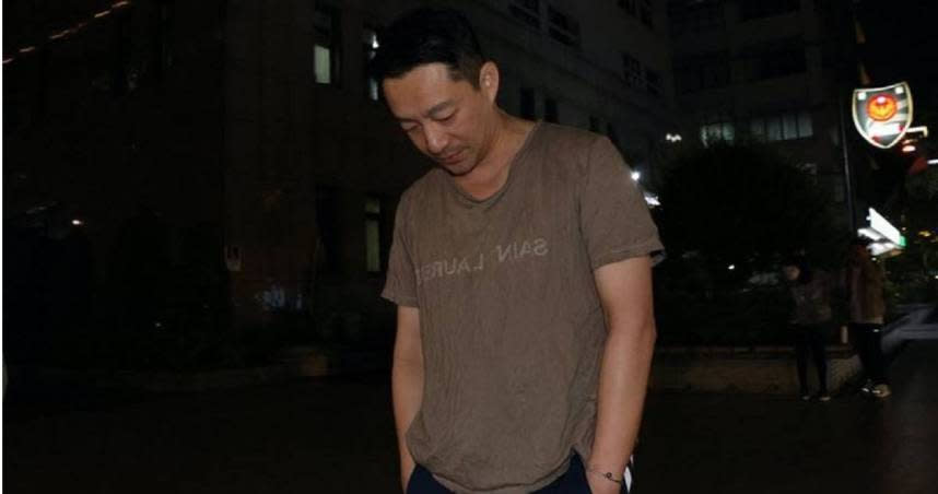 汪小菲22日晚間現身警局舉發大S長期濫用藥物。（圖／三立新聞網提供）