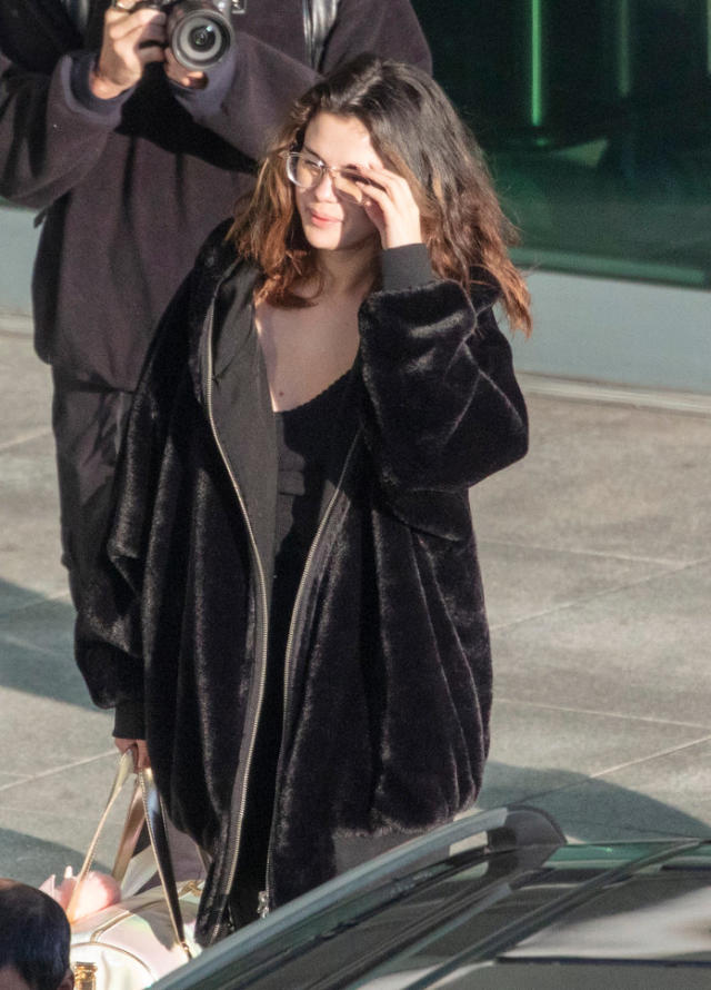 Selena Gomez Was Photographed Makeup Free and Carrying a Unicorn Duffle Bag  in London