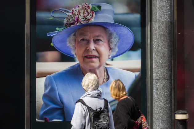 A tribute to Queen Elizabeth II in a shop window in Windsor. (Photo: Mark Kerrison via Getty Images)