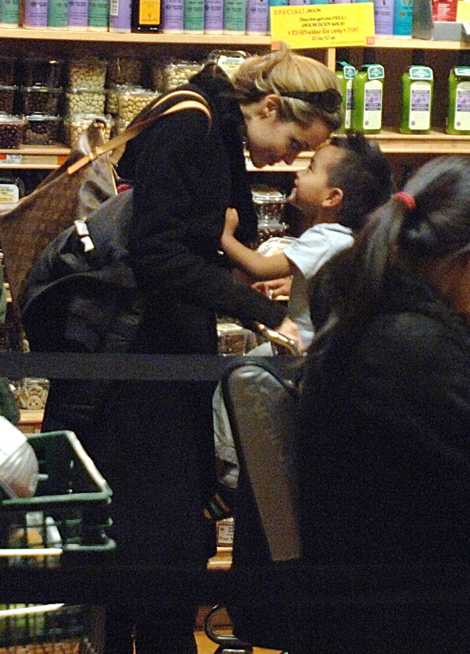 Angelina Jolie and her son Maddox shop for groceries in Manhattan in 2005. (Photo: bauer-griffin.com)