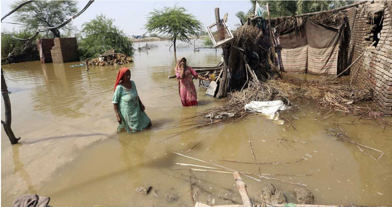 巴基斯坦連日豪雨，使得當地河水暴漲。