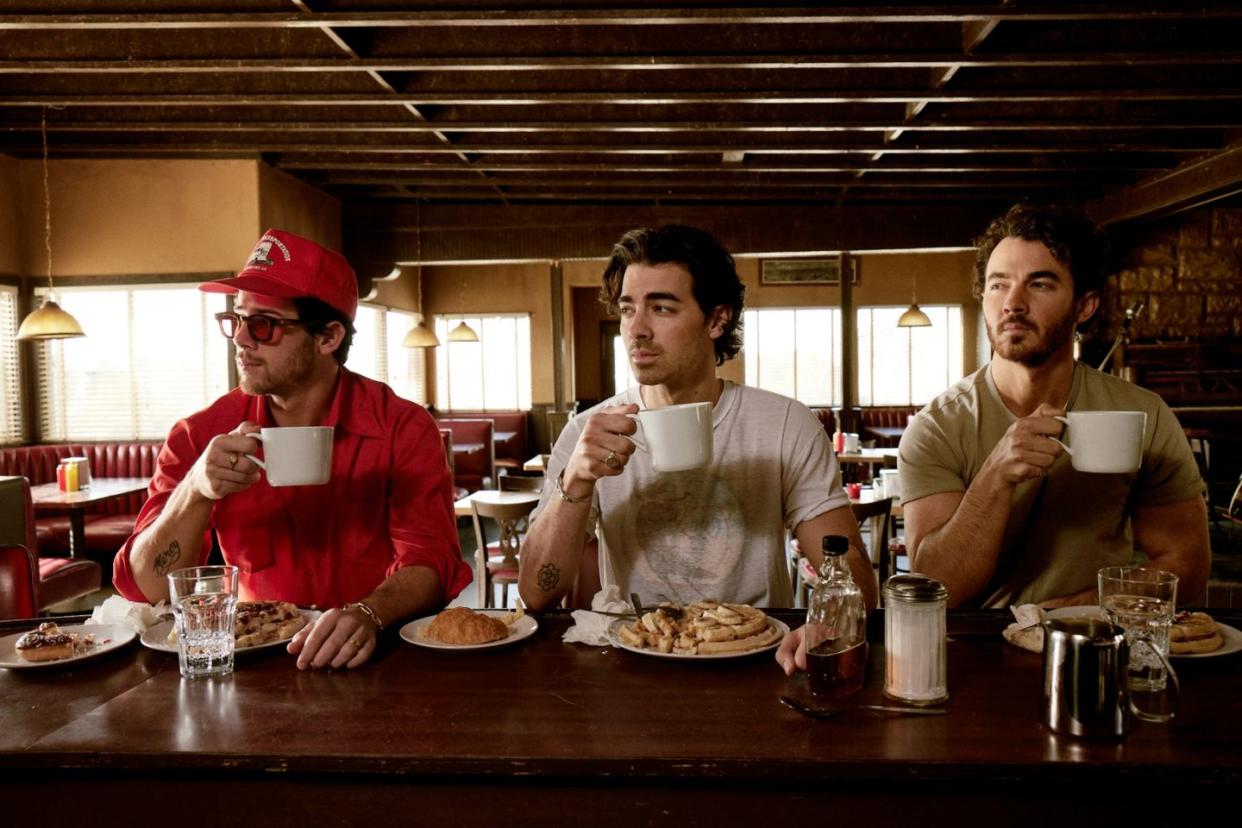 jonas brothers rolling stone waffle house