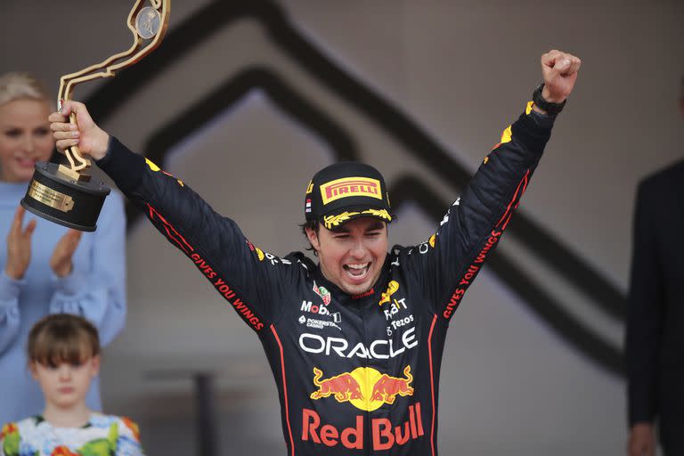 Días mágicos para Sergio Pérez: el piloto mexicano ganó el Gran Premio de Mónaco y renovó hasta 2024 con Red Bull Racing.