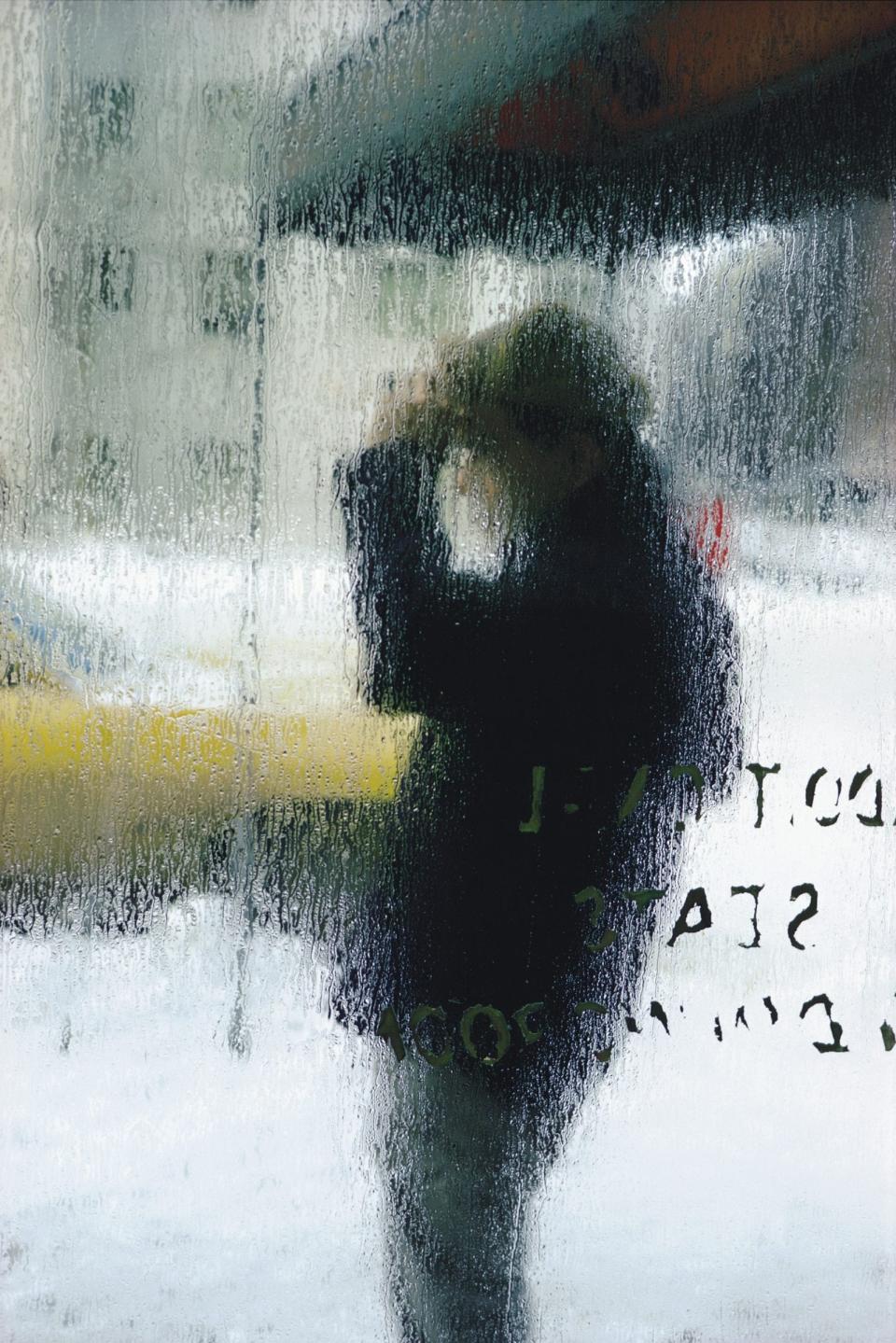 'I like it when one is not certain what one sees': Cap (c1960) by Saul Leiter - © Saul Leiter Foundation