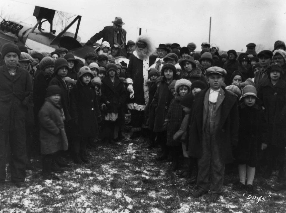 Santa arrived by plane often in the early 1920s.