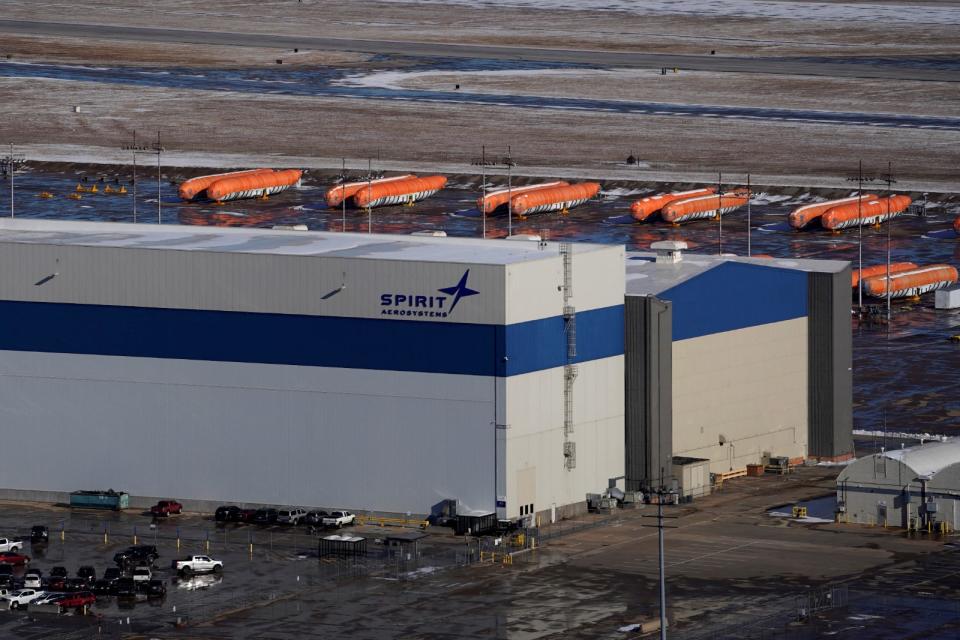 2019年12月17日，由勢必銳航空系統公司製造、準備運往波音工廠的737 Max飛機機身，暫時放在勢必銳位於美國堪薩斯州威契塔的總部。路透社