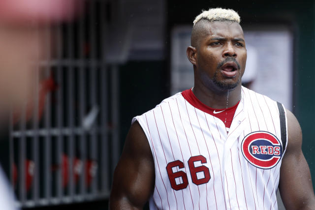 Yasiel Puig sleeveless Reds jersey has fans buzzing 