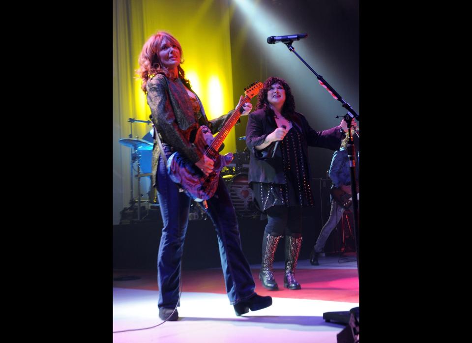 NASHVILLE, TN:  Rock Group HEART, Nancy Wilson and Ann Wilson perform at the Ryman Auditorium on August 17, 2010 in Nashville, Tennessee.  (Photo by Rick Diamond/Getty Images)