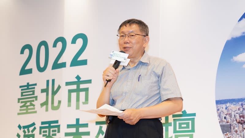 ▲聽聞政論節目主持人周玉蔻提前復出，台北市長柯文哲8日面對媒體時，樂嗨唱「歡迎歌」喊話周玉蔻「我們歡迎妳」。（圖／台北市政府提供）