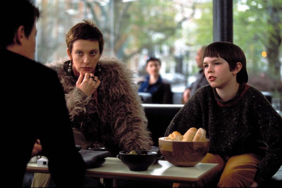 ABOUT A BOY, Hugh Grant, Toni Collette, Nicholas Hoult, 2002, (c) Universal/courtesy Everett Collection