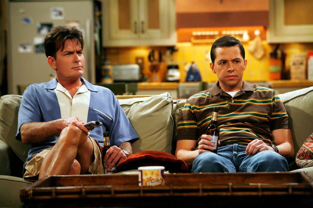Sheen as Charlie and Cryer as Alan in a 2008 episode of 