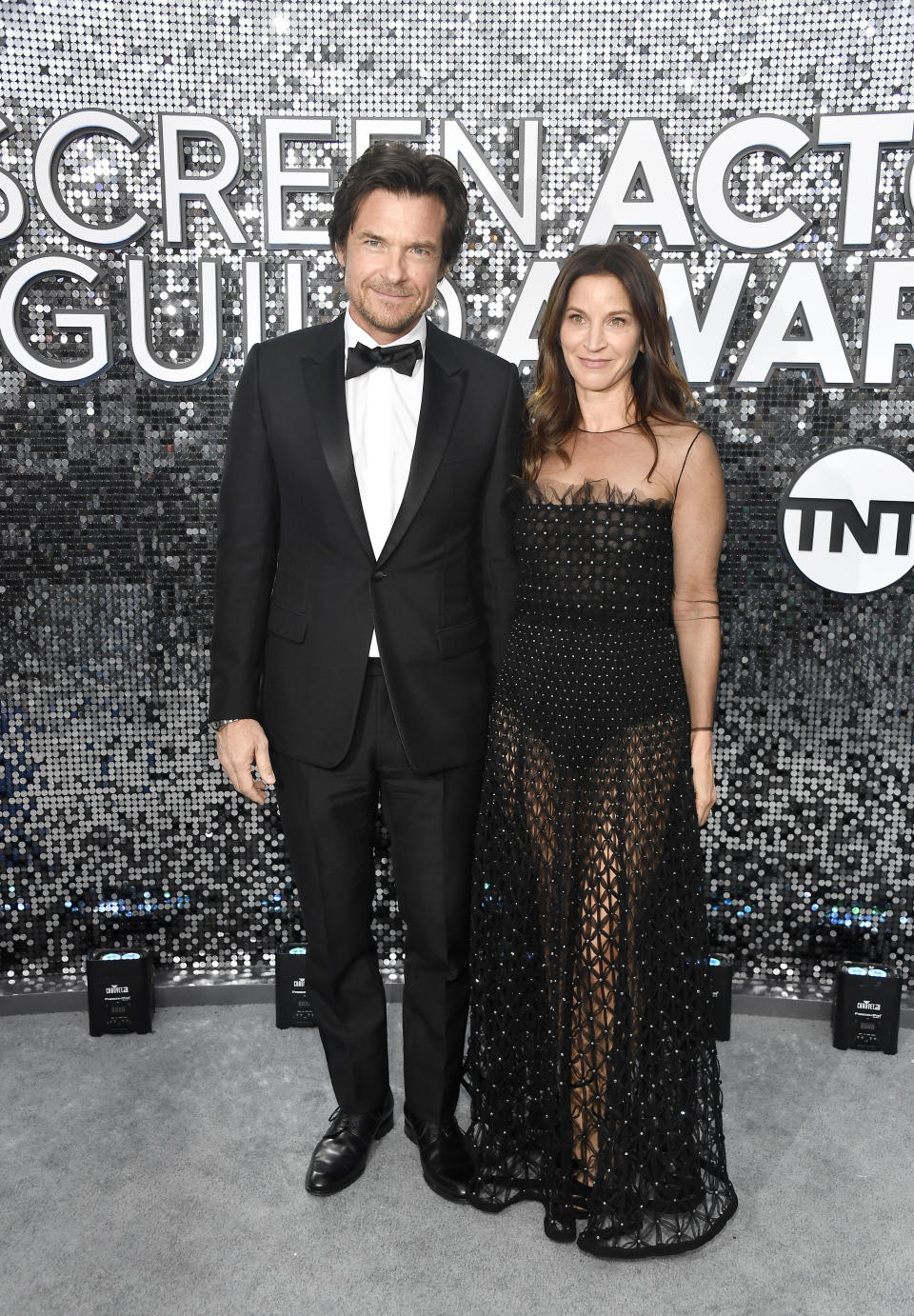 LOS ANGELES, CALIFORNIA - JANUARY 19: (L-R) Jason Bateman and Amanda Anka attend the 26th Annual Screen Actors Guild Awards at The Shrine Auditorium on January 19, 2020 in Los Angeles, California. (Photo by Frazer Harrison/Getty Images)