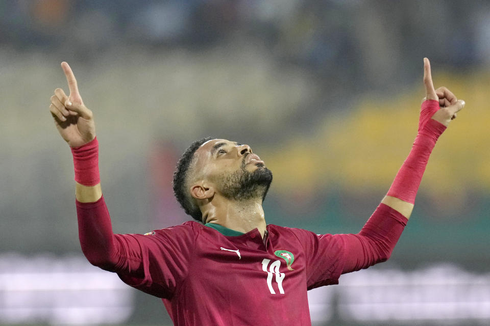 ARCHIVO - El delantero marroquí Youssef En-Nesyri celebra tras anotar el primer gol contra Malawi en la Copa Africana de Naciones, el 25 de enero de 2022. (AP Foto/Themba Hadebe)