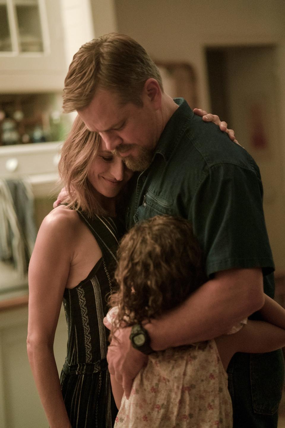 Bill (Matt Damon) forms a close bond with French actress Virginie (Camille Cottin) and 8-year-old Maya (Lilou Siauvaud) in "Stillwater."