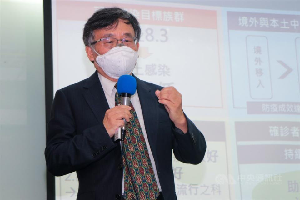 台大公衛學院教授陳秀熙今天表示，近日全球新冠肺炎確診者已突破4000萬人，國際疫情可能持續一段時間才會下降，預估要等到明年2月，疫情才會受到較好控制。(中央社資料照)