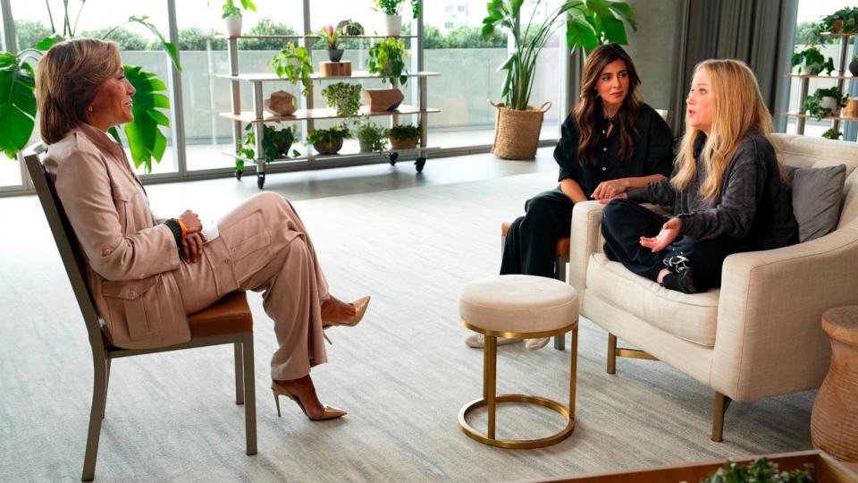 PHOTO: Good Morning America' co-anchor Robin Roberts speaks with actresses Jamie-Lynn Sigler and Christina Applegate. (Eric Mccandless/ABC)