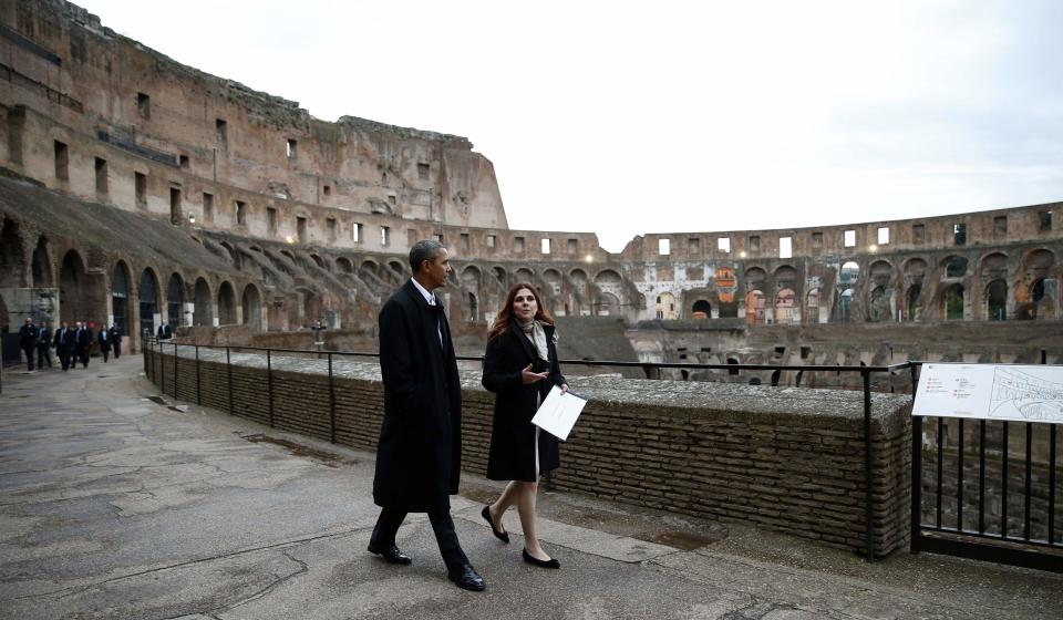 Obama tours the Colosseum in Rome