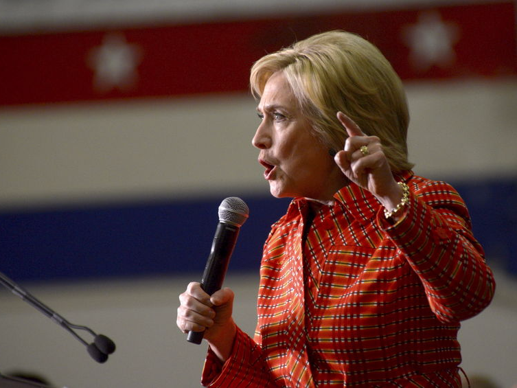 U.S. Democratic Presidential candidate Hillary Clinton speaks at a campaign stop in Reno, Nevada November 23, 2015. REUTERS/James Glover II