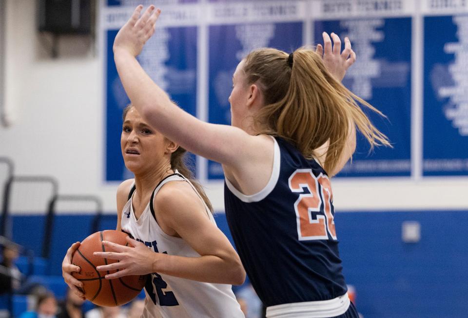 Holmdel Allison Cannon drives to the basket. Holmdel Girls Basketball defeats Trinity Hall in Holmdel, NJ on January 25, 2022. 