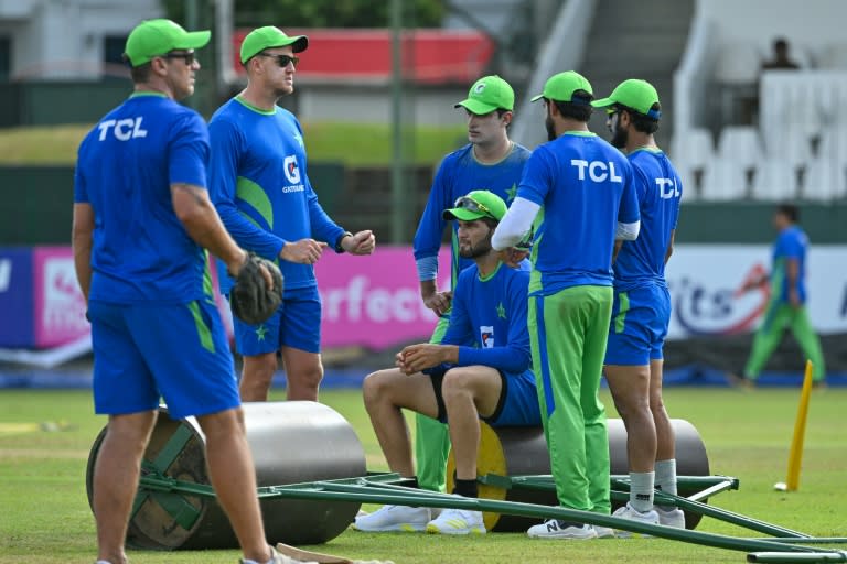 Pakistan's bowling coach Morne Morkel (2L) speak with Shaheen Shah Afridi (C), Naseem Shah (3L) and Hasan Ali (R) attends a practice session at the Sinhalese Sports Club (SSC) Ground in Colombo (Ishara S. KODIKARA)